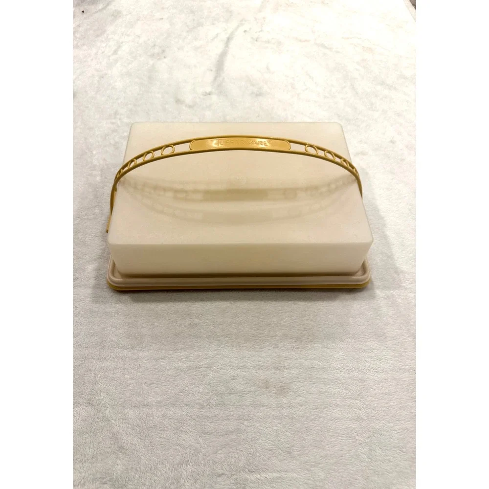 Vintage Tupperware Harvest Gold Rectangular Cake Taker Carrier 622-2 624-25